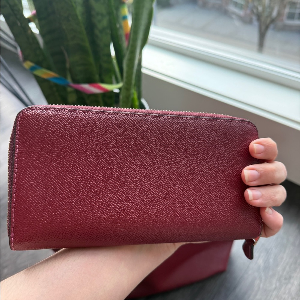 Coach Burgundy Leather Tote with Gold Hardware and matching Wallet - Picture 7 of 10